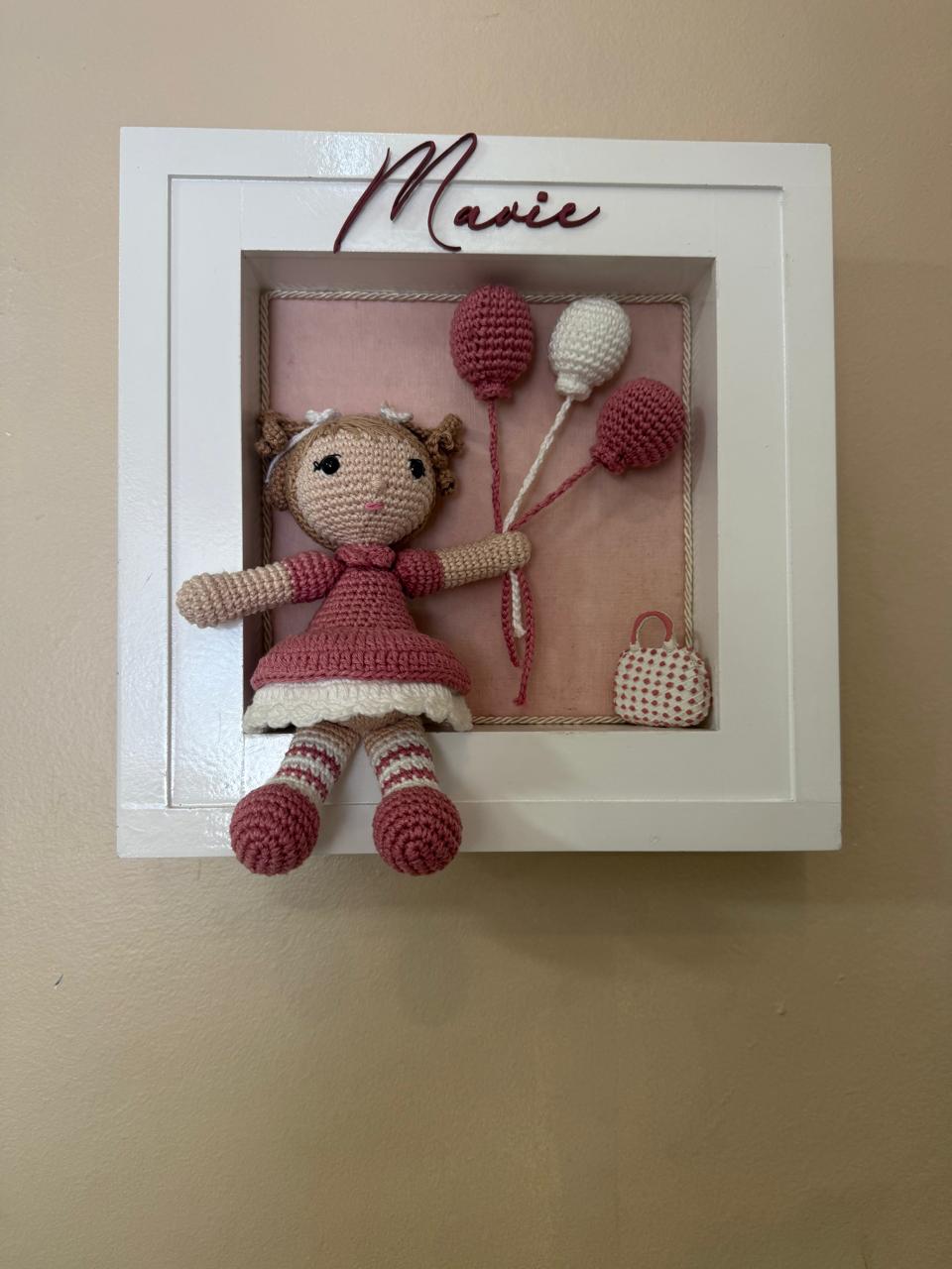 Quadro Porta Maternidade Quadrado Boneca com Bolsa em MDF